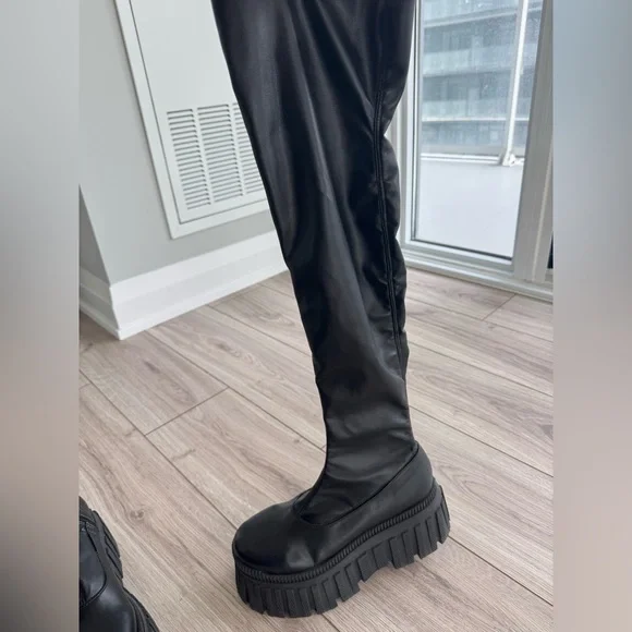 Letar Black Stretch Boots - Picture 6 of 13